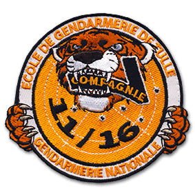Ecusson brodé de la 7ème compagnie de l'école de gendarmerie de Tulle. L'écusson est rond, de couleur orange et représente un tigre dont les griffes dépassent du rond grâce à des bords découpés et sous lequel est écrit 11/16. Sur le bas de l'écusson, figure l'inscription Gendarmerie nationale.