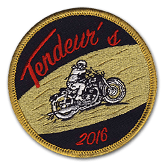 Ecusson brodé du club de moto tendeur's de 2016. Il représente un motard sur sa moto dans le sable, et sur fond de toile noire.