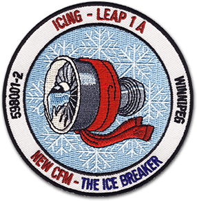 Ecusson rond brodé de Safran pour le test de froid du moteur LEAP 1A. Il représente un réacteur de moteur avec une écharpe rouge sur un fond bleu avec des flocons blancs. Le nom du test est écrit en bas à gauche : the ice breaker.