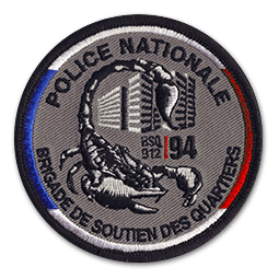 Ecusson rond de la police nationale cerclé Bleu blanc rouge avec au centre un scorpion gris et l'inscription brigade de soutien des quartiers 94